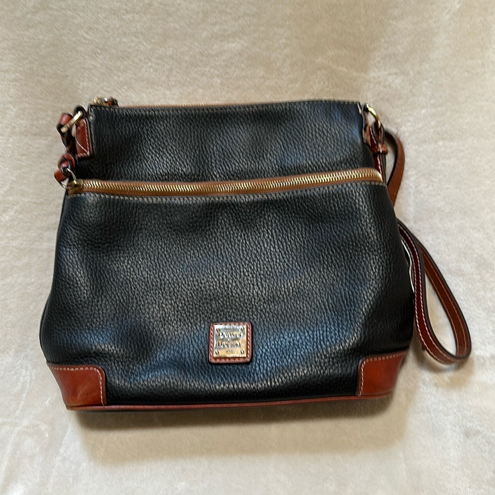 Pebble Grain Large Tassel Crossbody